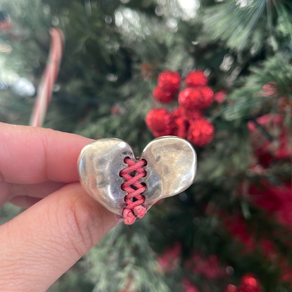 Brand new uno de 50 mended heart ring